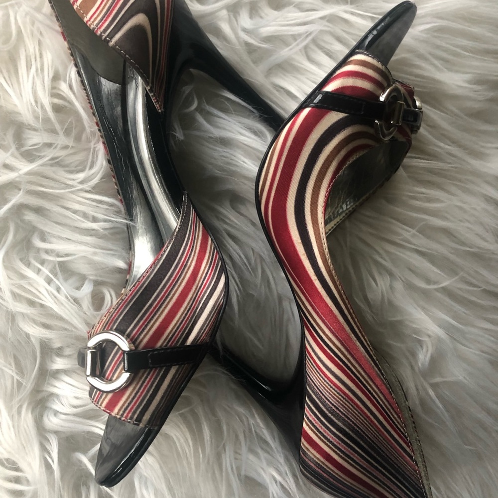 Carlos Santana Black, Red, White pump Size 9